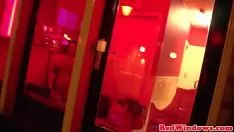 Играть Чернокожую шлюшку-толстушку трахнули и кончили на задницу