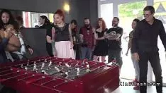 Odtwórz Zajęte i wspierane dziecko zerżnięte publicznie