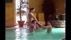 播放 出汗的双性恋者