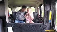 Reproducir bebé rubio caliente chupar ins y tenta a sashay en el taxi gratis venir
