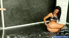 Играть Jizz ласкает евро большими пальцами ее быстрой пизды