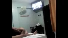 Reproducir Una mamá desea mi zapatilla de goma y me la follo