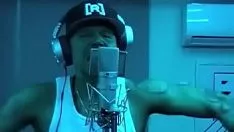 Abspielen Anruf ine 13 Besatzer fickt jbalvin