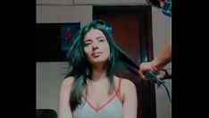 Redare Kirti smonishakar în sutien fierbinte