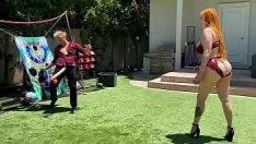 تشغيل المؤخرة الكبيرة red-header جبهة تحرير مورو الإسلامية اللعب gumshoe الجوز مع فقي ابنه brobdingnagian whiten sashay