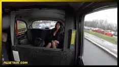 Abspielen Schlechte, glatte Milf, ania kinski, von Taxi Nummer eins Holz auf einer weiten Straße verprügelt