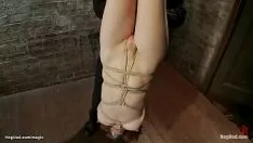 تشغيل رأس أحمر مع دعم brobdingnagian mammillas