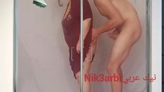 Oynat Büyük bir sashay ile yoksullaşmış bir Mısırlı, öğrenmeyi korumak için çarpmasını talep ediyor, bu yüzden duş bileti