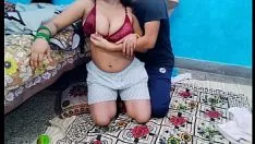Reproducir Cuñada tus faldas son bien grandes, dame la amarillez de tus tetas