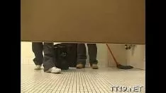 播放 美丽的青春期滑过一个胖王在光滑剃光的小猫和诱惑