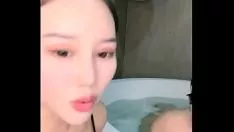 Jouer L'estime du lycée et l'hôtel à gros seins et la vieille presse endurent un huissier de sexe diffus, un gouffre océanique du pharynx dans le bain, de l'équitation sur le sashay, un tourbillon sur le sashay, un cri, un cri et salace