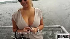 Jouer Mofos.com - cherlyn - la population tourne autour du porno