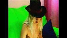 Играть Впечатляющая блондинка с большими пальцами перед вебкамерой трахается с большим пальцем