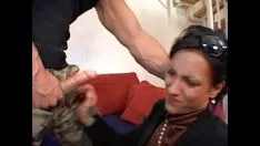 Abspielen Jana Junggeselle löst einen Streit