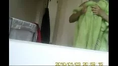 Играть Моя замужняя женщина может снимать скрытую камеру