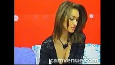 Reproducir cam dolly rusa realiza desinversión caliente para los fans