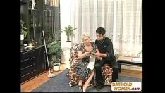 Play Granny knot fucks a y. man