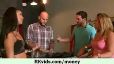 Abspielen Laden Sie eine herausragende Nacktstatue ein, die 4 verkörpert