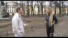 Redare Sashay-călare pe canapea uşoară
