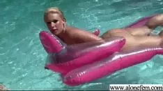 Odtwórz Hot hot missy tuck sex zabawki w jej dziurach vid-14