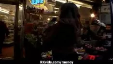 Jouer La jupe sauvage chaude devient professionnelle pour baiser 6