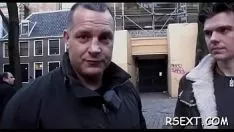 Riproduci La bestia cornuta esce e cerca la zona rossa di Amsterdam