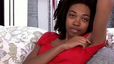Jouer Ébène hirsute que j'ai rencontré sur blackenogle.com masturbatinkle