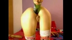 Abspielen Nichtprofessionell - Cam-Missy mit Dildo und Babyflasche - jizzclockcams.com