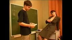 Reproducir Chico e instructor ruso