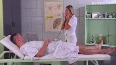 Jouer Fille aux gros seins b. baise avant