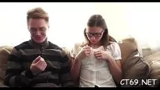 Играть Бьюсь об заклад, это в высшей степени горячий процесс для нашей раскаленной юбки.
