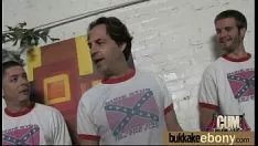 Oynat Siyah porno asterisk 4 ile ırksal bukkake seks