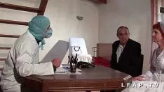 Odtwórz Stara ul. Bridget zostaje wyruchana w dupę u ginekologa w triadzie z oszczędnością