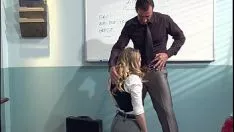 Reproduzir Kagney linn karter com chifres pelo sashay do instrutor italiano