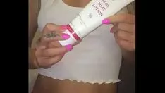 تشغيل الساخنة الساخنة المباركة العذراء jayne التدليك اثارة التطبيق على الثدي