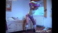 Odtwórz Młody amator musi odc. na wielkim bucie gumowym jej mężczyzny