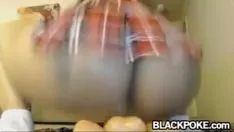 Jouer Bosomy Blacken Baby s'envoie en l'air avec son jouet