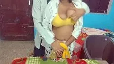 播放 她是我的热印度性感老师德西热大胸部