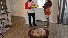 Jouer Le livreur de pizza est arrivé en retard, alors je me suis énervé et j'ai branlé sa bite sur la pizza et je l'ai mangée - kinky bbw, ssbbw, pov, adoration du cul (gros cul, gros butin, gros cul, cul énorme, gros seins, gros seins , cul énorme, grosse chatte)