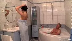 Играть Грудастые преданные хотят увидеть, как большие сиськи милфы shicentreooper жестко трахнули