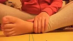 Играть Приятная сборка видеозаписей всех ног, покрытых грязью и потливостью, для вашего удовольствия.