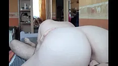 Reproducir Se acerca el invierno y esta chica quiere culo calentito