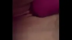 تشغيل زوجة بصورة عاهرة فرك بوسها مع هزاز ليلو أثناء وجودها خارج المدينة
