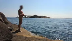 Jouer Pêche publique nue sur la plage nudiste