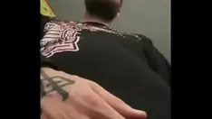 Jouer La grosse bite alpha affirme sa domination sur la faible chienne bêta avant de jouir fort