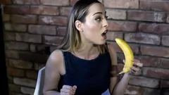 Reproduzir Showcase de boquete perfeito da bela italiana Paola Saulino - Entrevista inesquecível com Pompino