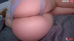 Riproduci Lasciata nel letto di un'amica MILF, l'ho scopata e le ho riempito il culo di sperma