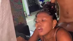 Abspielen Nahaufnahme-Blowjob und Creampie der sexy Schwester
