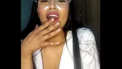 تشغيل ممرضة سمراء تصبح رطبة وغرابة مع استمناء دسار