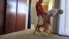 Redare Amator cu fundul uriaș devine cum-încărcătură uriașă în sesiune intensă doggystyle